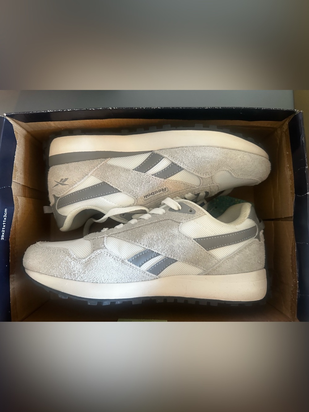 Reebok Drive Women’s Sneakers in Gray Suede. Size 7.5